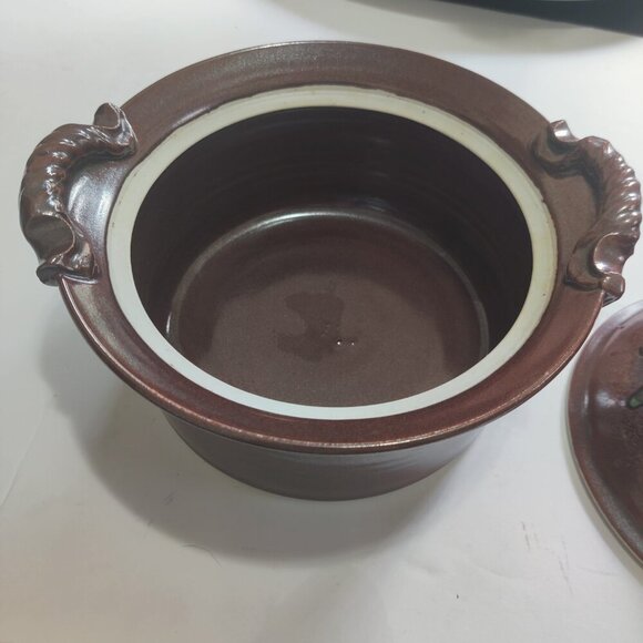 Caserole covered pottery dish in high gloss redware. - Picture 9 of 11